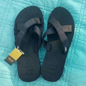 Teva flip flops size 9